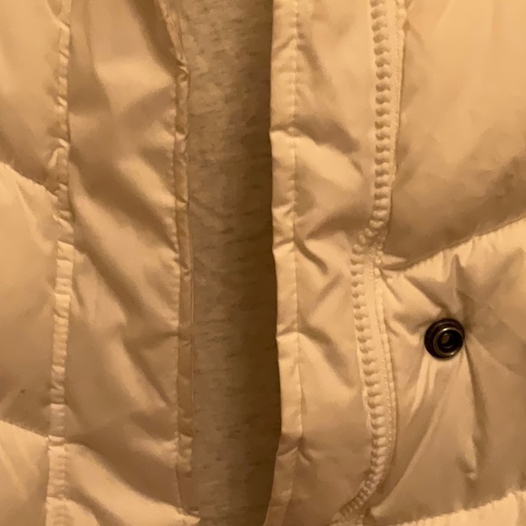 Gap hooded puffer vest - Picture 3 of 4